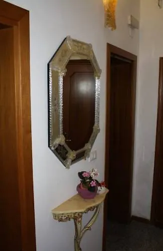 Frari 2 Apartment Venice 0*,